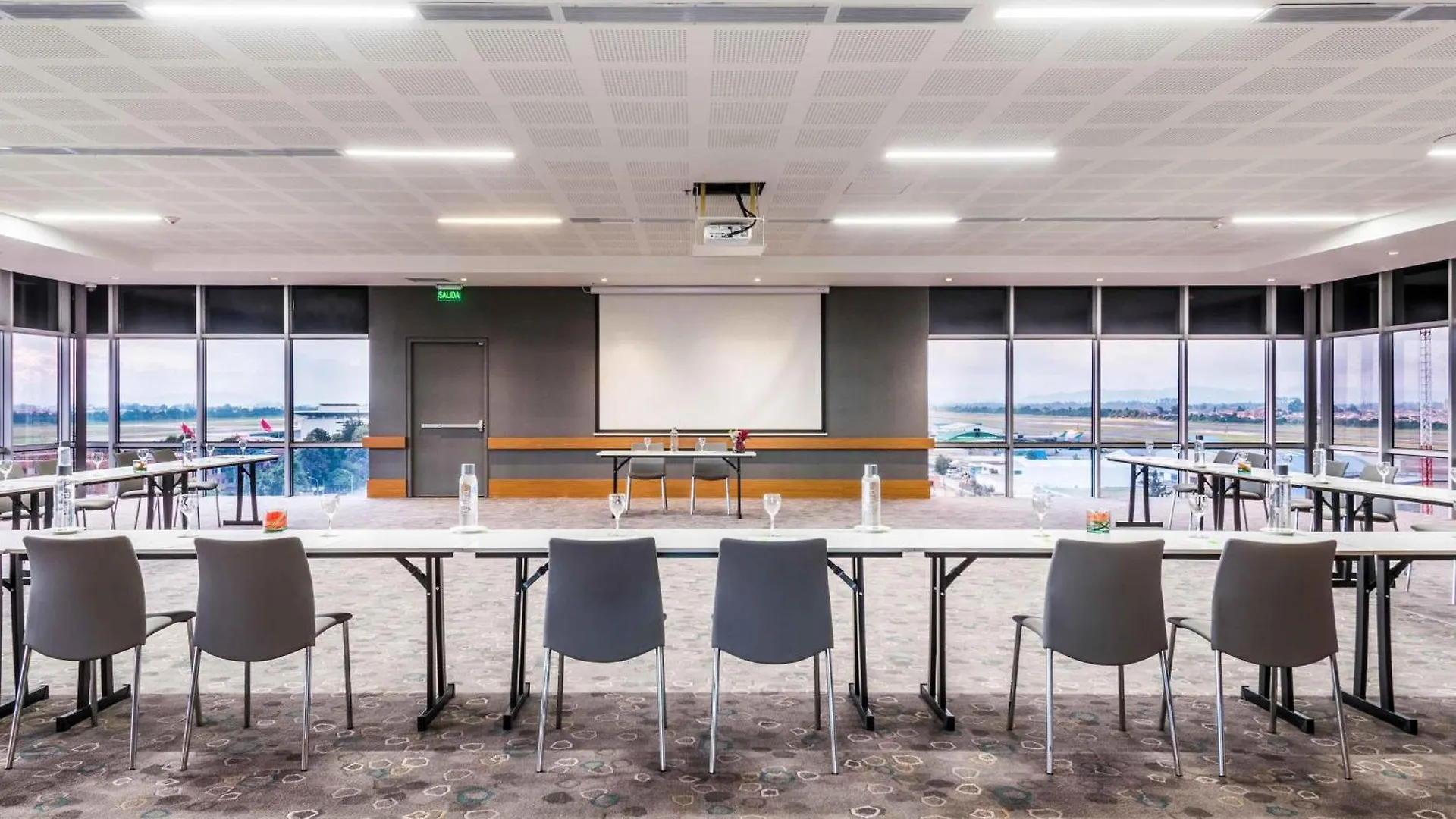 Courtyard By Marriott Bogota Airport Hotel