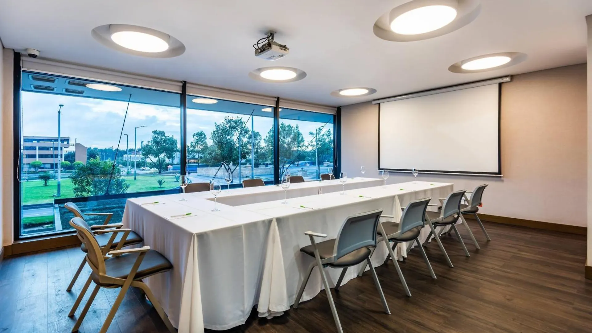 Courtyard By Marriott Bogota Airport Hotel 4*,
