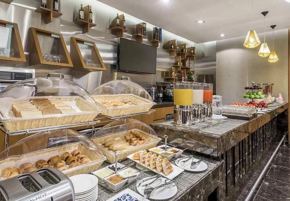 Courtyard By Marriott Bogota Airport Hotel