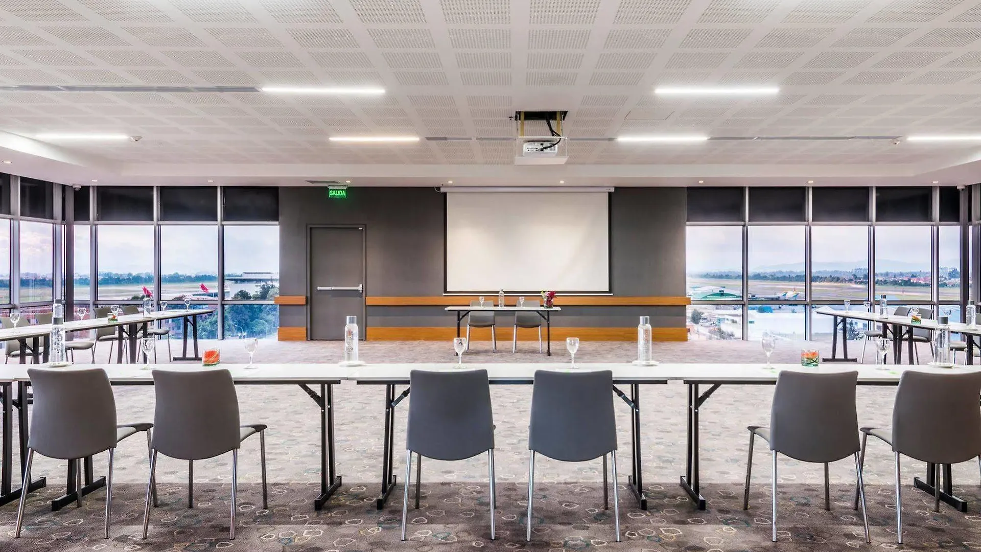 Courtyard By Marriott Bogota Airport Hotel